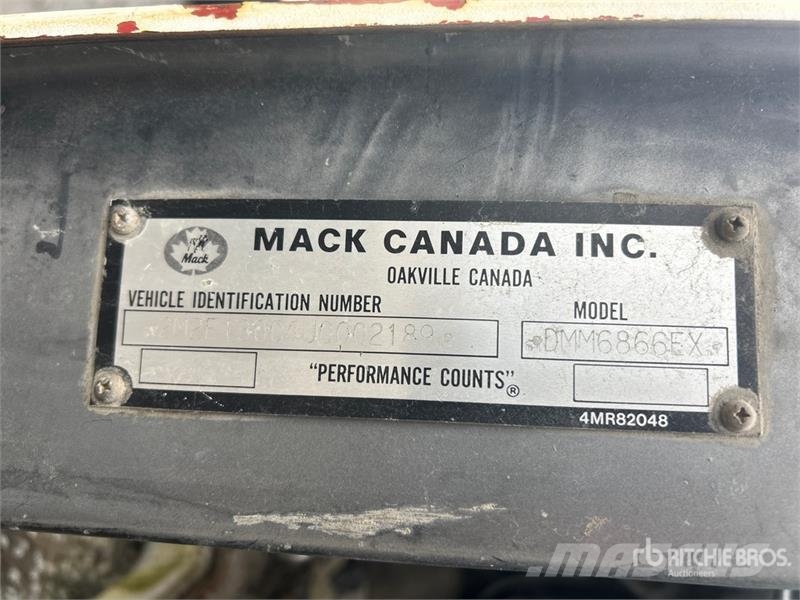 Mack DMM6866EX 6x6 Cab and Chassis (Inoperable) كابينة والداخلية