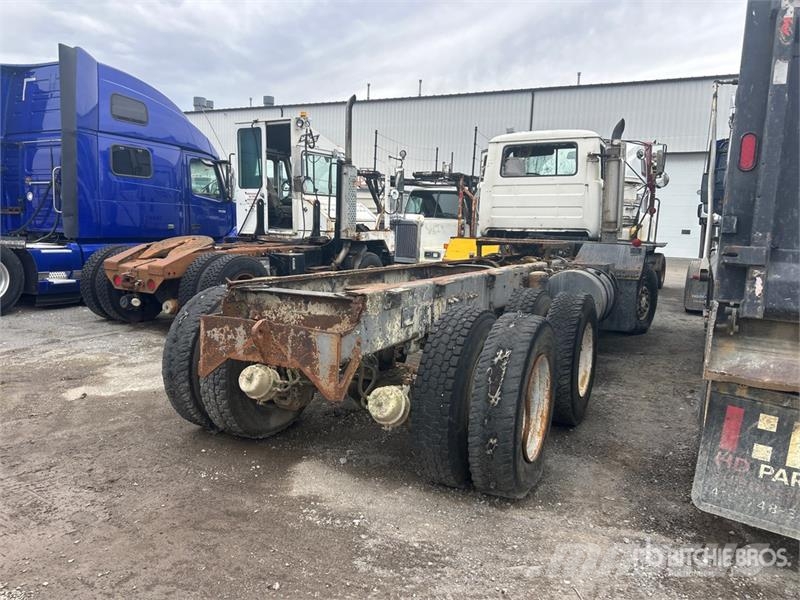 Mack DMM6866EX 6x6 Cab and Chassis (Inoperable) كابينة والداخلية