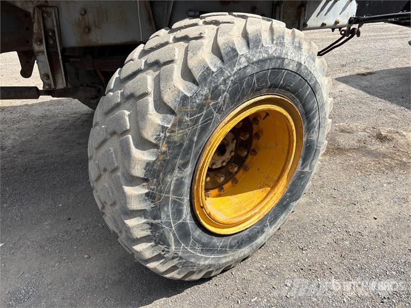Mack DMM6866EX 6x6 Off-Highway T/A Dump Truck 傾卸式卡車