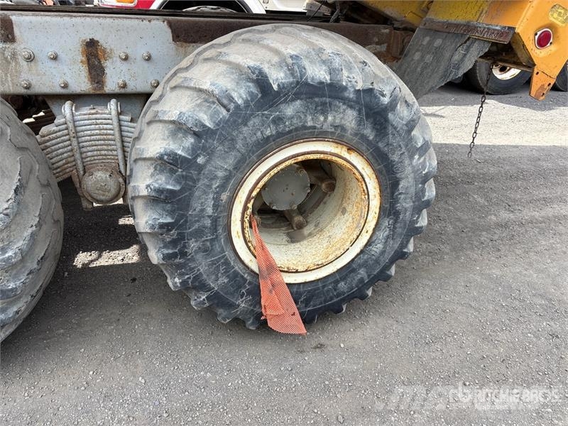 Mack DMM6866EX 6x6 Off-Highway T/A Dump Truck 傾卸式卡車