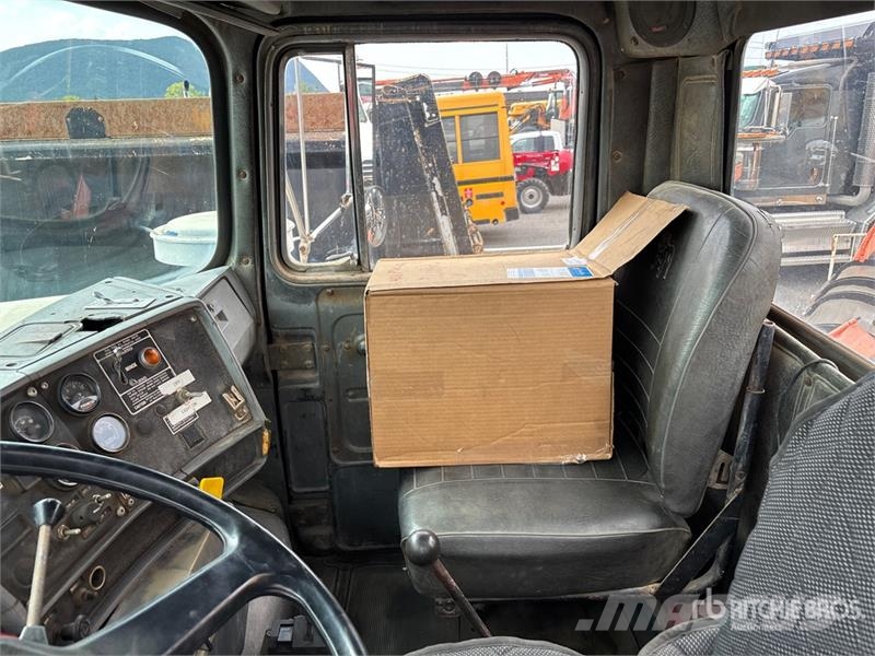 Mack DMM6866EX 6x6 Off-Highway T/A Dump Truck 傾卸式卡車