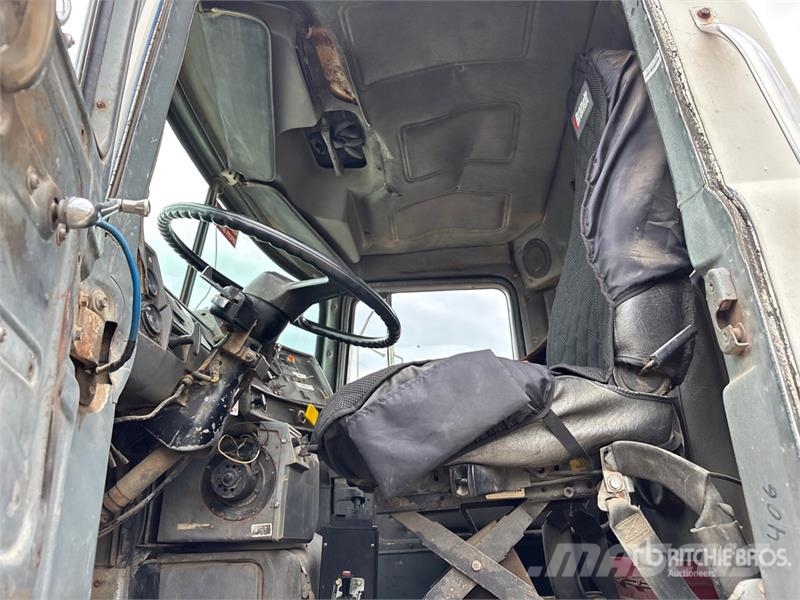 Mack DMM6866EX 6x6 Off-Highway T/A Dump Truck 傾卸式卡車