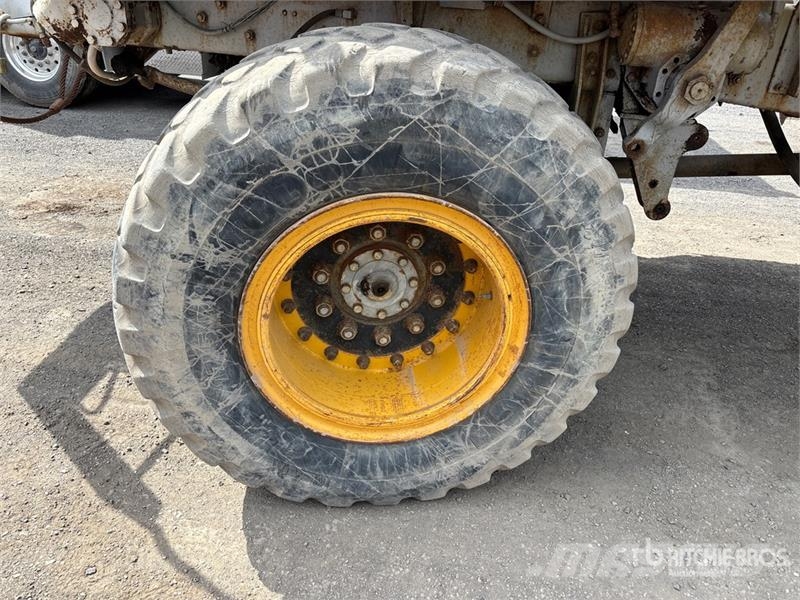 Mack DMM6866EX 6x6 Off-Highway T/A Dump Truck 傾卸式卡車