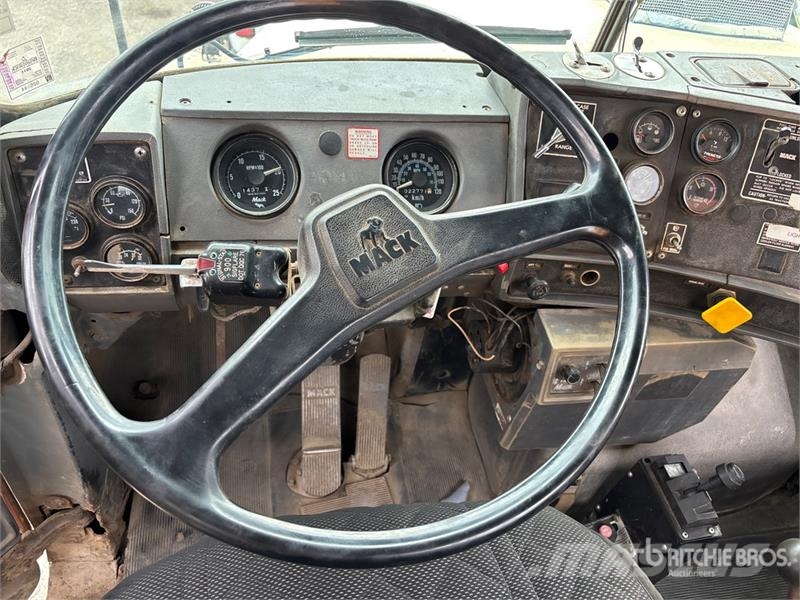 Mack DMM6866EX 6x6 Off-Highway T/A Dump Truck 傾卸式卡車
