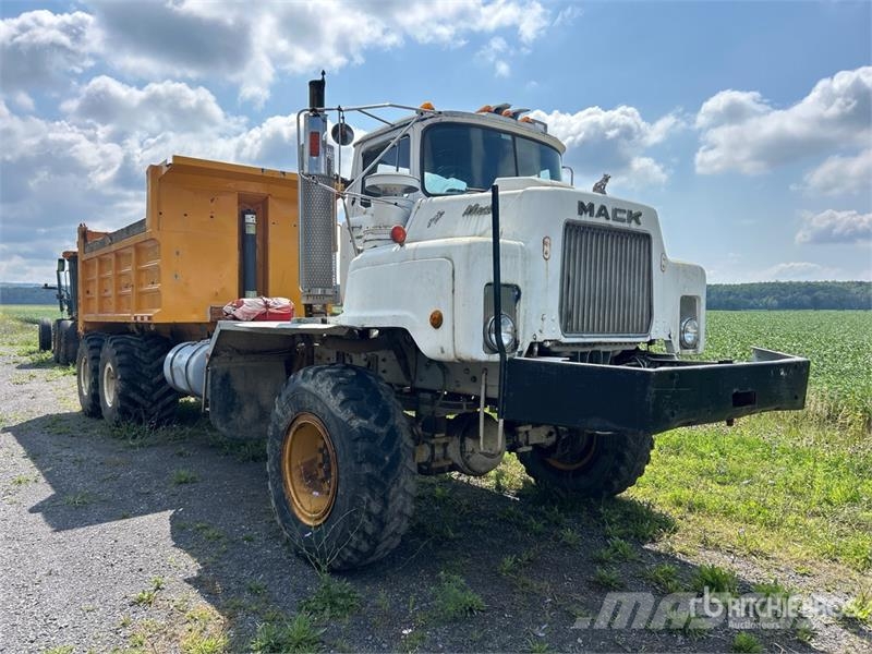 Mack DMM6906EX 6x6 Off-Highway T/A Dump Truck 傾卸式卡車