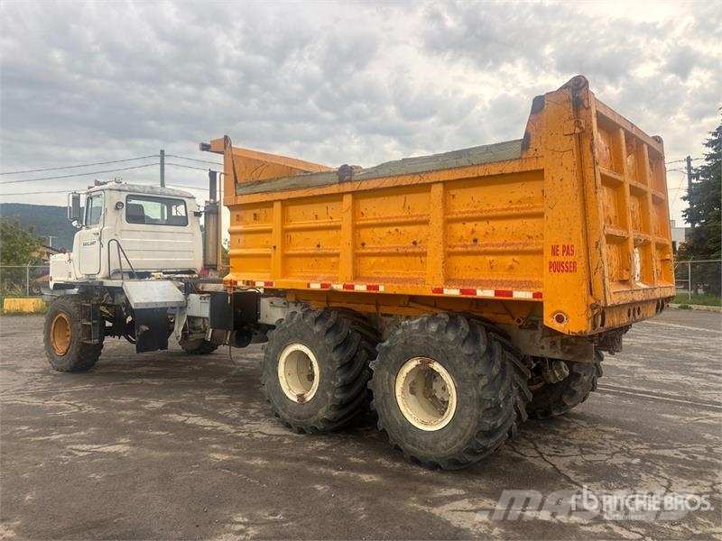 Mack DMM6906EX 6x6 Off-Highway T/A Dump Truck Lastbiler med tip