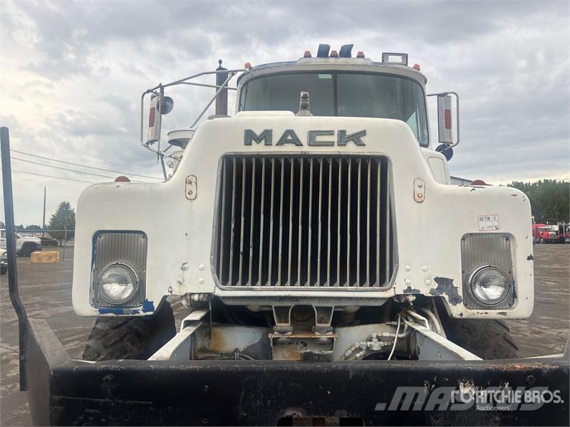 Mack DMM6906EX 6x6 Off-Highway T/A Dump Truck Lastbiler med tip
