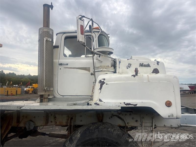 Mack DMM6906EX 6x6 Off-Highway T/A Dump Truck Lastbiler med tip