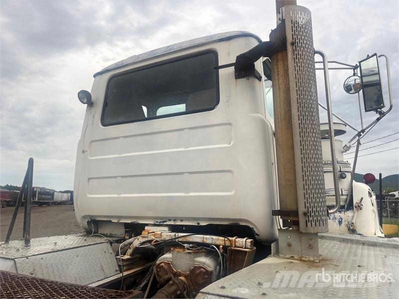Mack DMM6906EX 6x6 Off-Highway T/A Dump Truck Lastbiler med tip