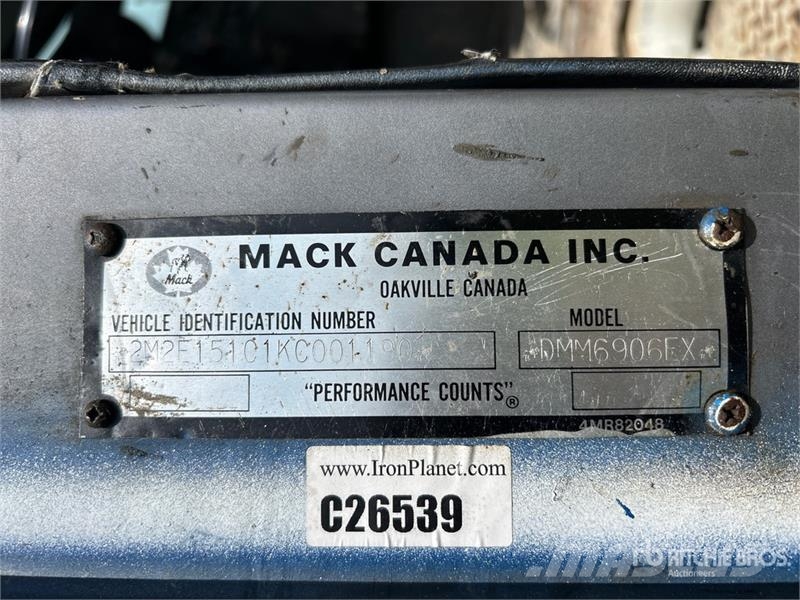Mack DMM6906EX 6x6 Off-Highway T/A Dump Truck 傾卸式卡車