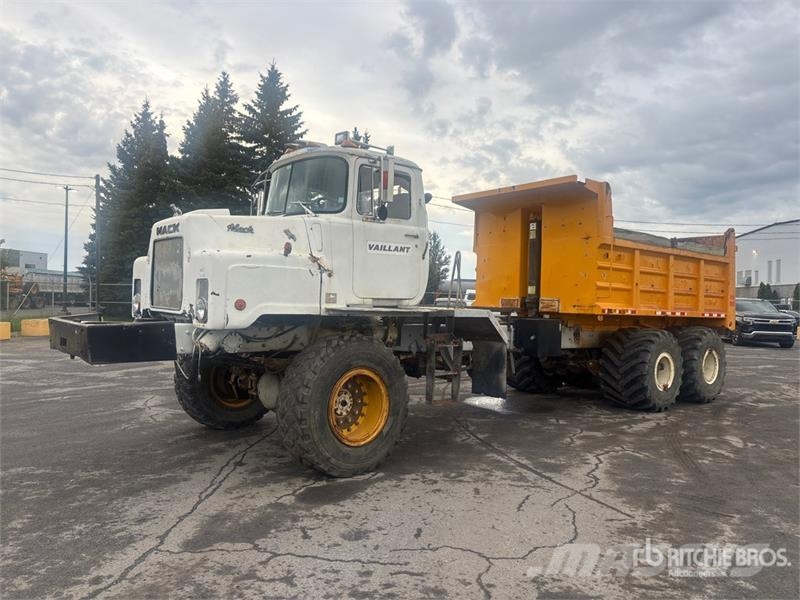 Mack DMM6906EX 6x6 Off-Highway T/A Dump Truck Lastbiler med tip