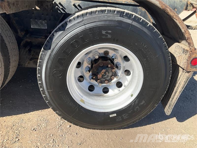 Mack GR64B 6x4 Roll-Off Truck Camion con cassone scarrabile