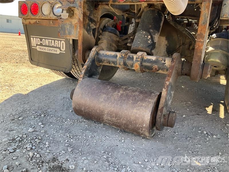 Mack GR64B 6x4 Roll-Off Truck Camion con cassone scarrabile