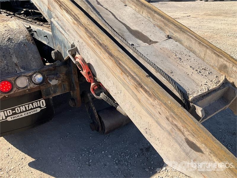 Mack GR64B 6x4 Roll-Off Truck Camion con cassone scarrabile