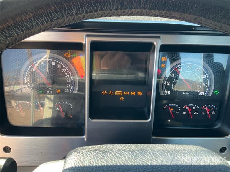 Mack GR64B 6x4 Roll-Off Truck Camion con cassone scarrabile