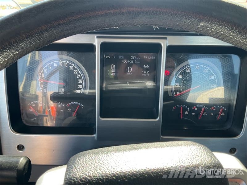 Mack GR64B 6x4 Roll-Off Truck Camion con cassone scarrabile