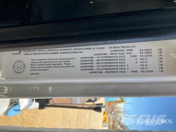 Mack GR64B 6x4 Roll-Off Truck Camion con cassone scarrabile
