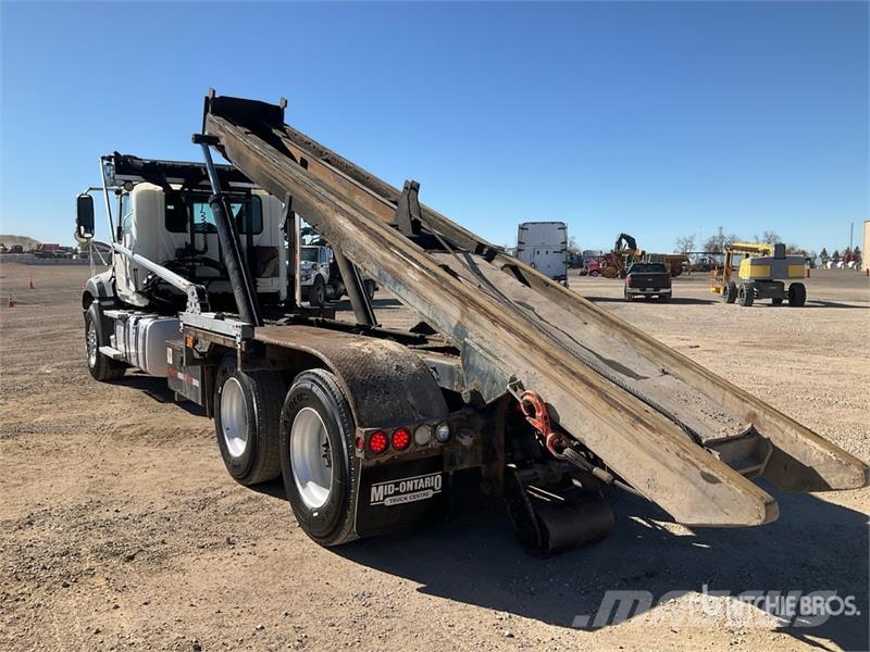 Mack GR64B 6x4 Roll-Off Truck Camion con cassone scarrabile
