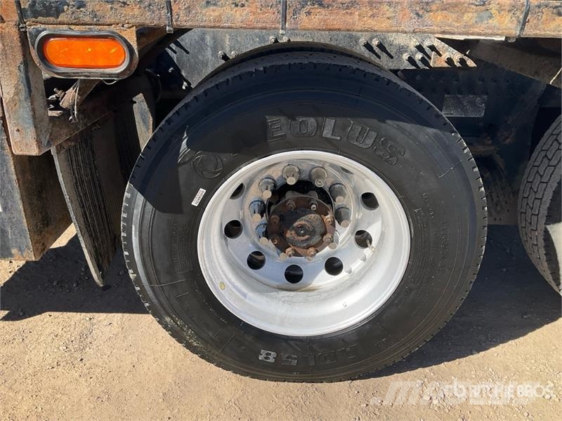 Mack GR64B 6x4 Roll-Off Truck Camion con cassone scarrabile