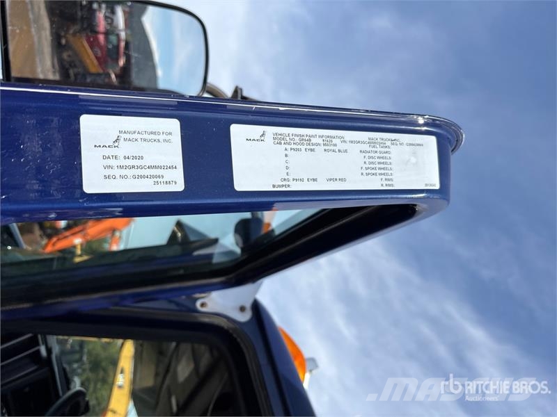 Mack GR64B 8x4 Twin-Steer T/A Dump Truck Kipper