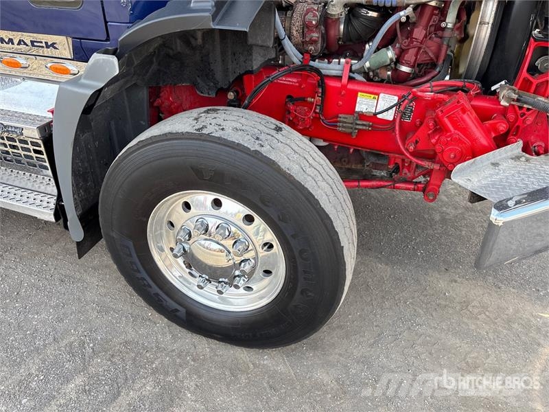 Mack GR64B 8x4 Twin-Steer T/A Dump Truck Kipper