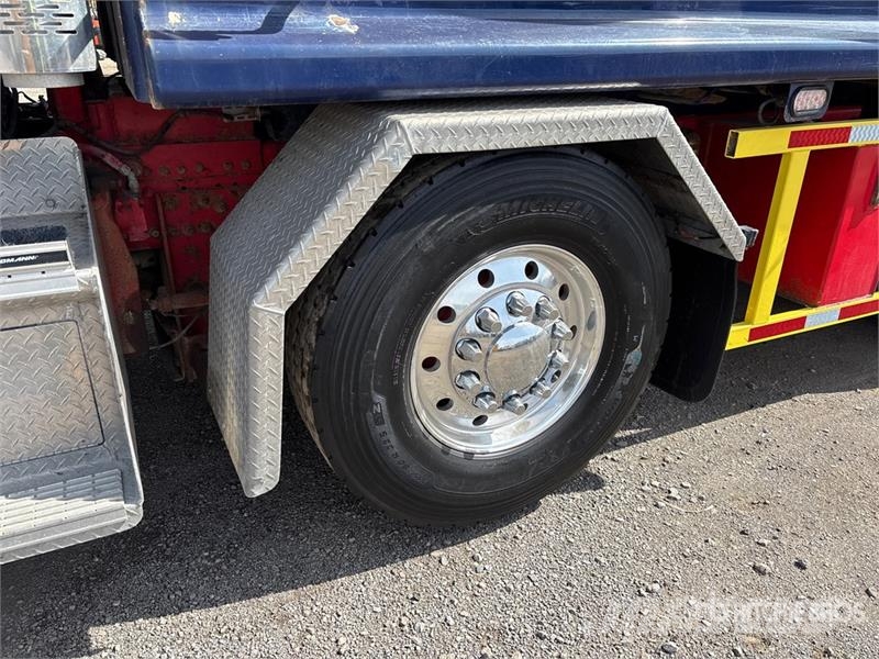 Mack GR64B 8x4 Twin-Steer T/A Dump Truck Kipper