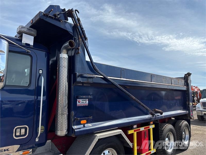 Mack GR64B 8x4 Twin-Steer T/A Dump Truck Kipper