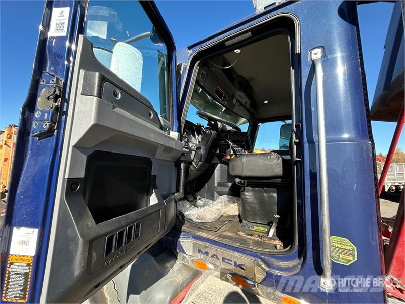 Mack GR64B 8x4 Twin-Steer T/A Dump Truck Tipper trucks