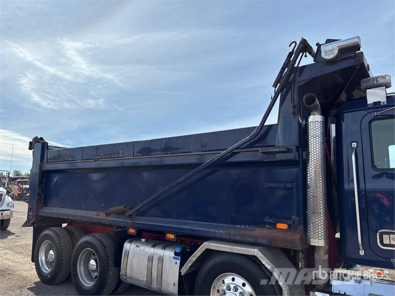 Mack GR64B 8x4 Twin-Steer T/A Dump Truck Kipper