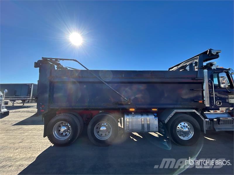 Mack GR64B 8x4 Twin-Steer T/A Dump Truck Tipper trucks