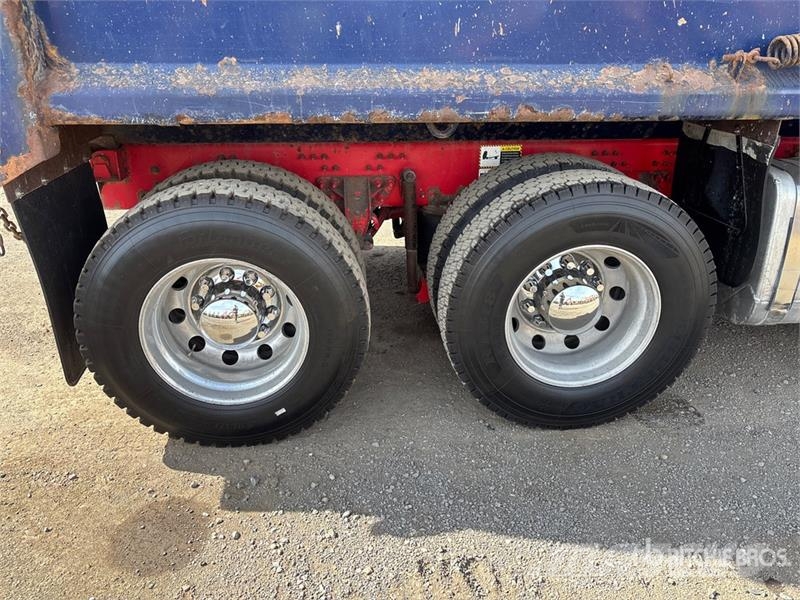 Mack GR64B 8x4 Twin-Steer T/A Dump Truck Kipper