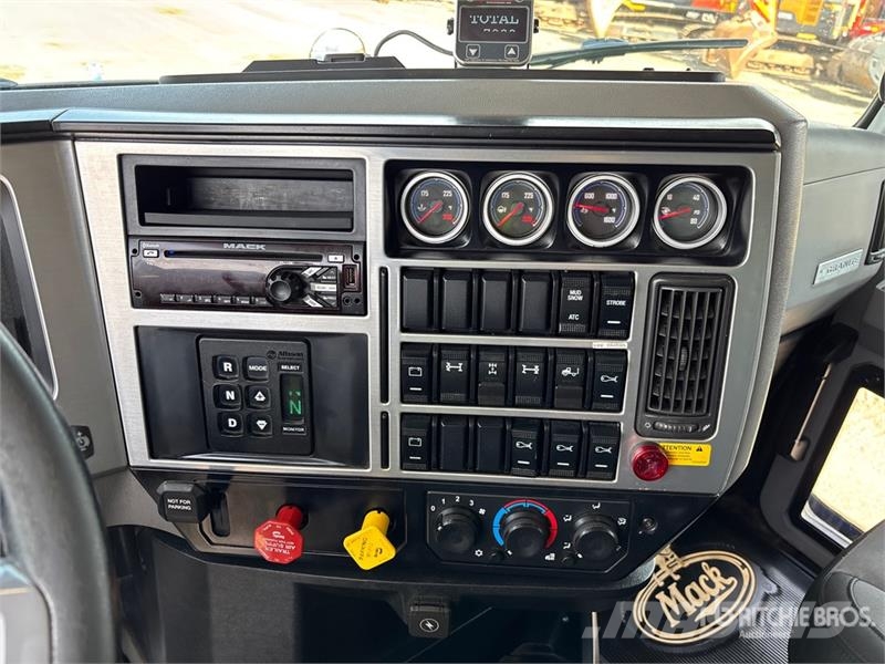 Mack GR64B 8x4 Twin-Steer T/A Dump Truck Kipper