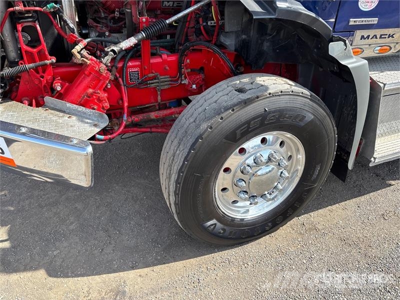 Mack GR64B 8x4 Twin-Steer T/A Dump Truck Kipper