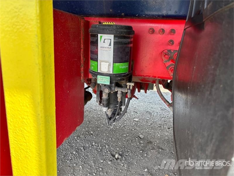 Mack GR64B 8x4 Twin-Steer T/A Dump Truck Kipper