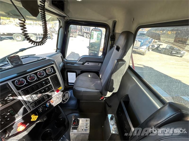 Mack GR64B 8x4 Twin-Steer T/A Dump Truck Tipper trucks