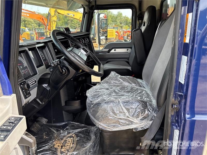 Mack GR64B 8x4 Twin-Steer T/A Dump Truck Kipper