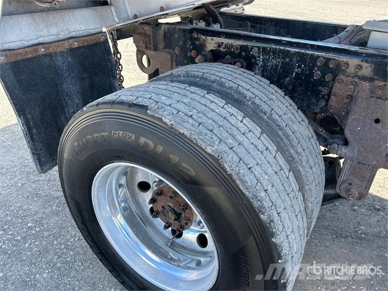 Mack GR64B Granite 8x4 Tri/A Dump Truck Kiper tovornjaki