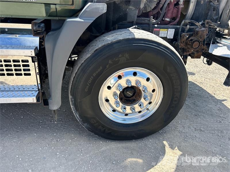 Mack GR64B Granite 8x4 Tri/A Dump Truck Kiper tovornjaki