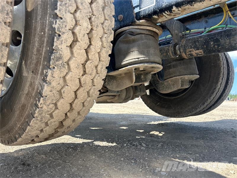 Mack GR64B Granite 8x4 Tri/A Dump Truck Kiper tovornjaki
