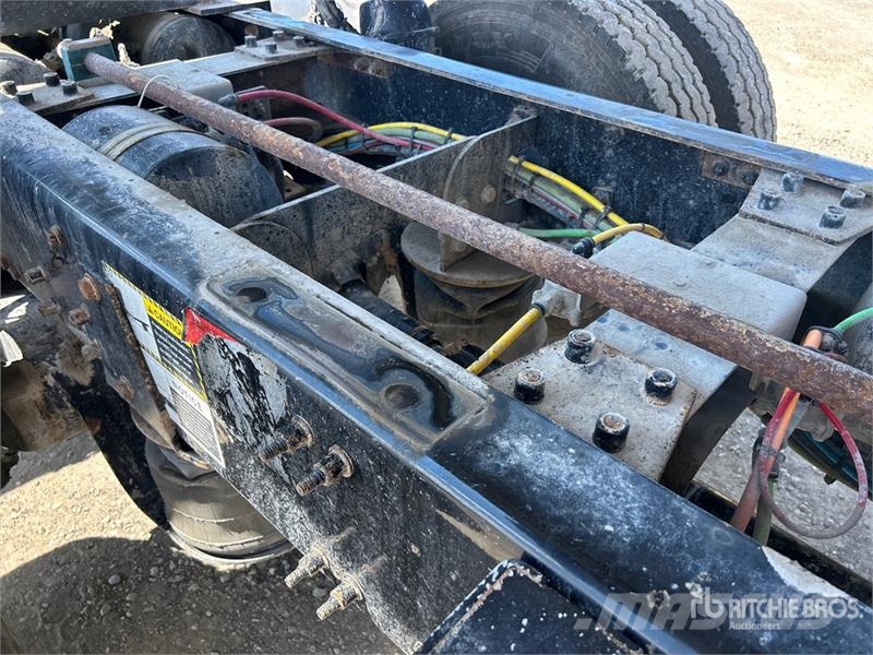 Mack GR64B Granite 8x4 Tri/A Dump Truck Kiper tovornjaki