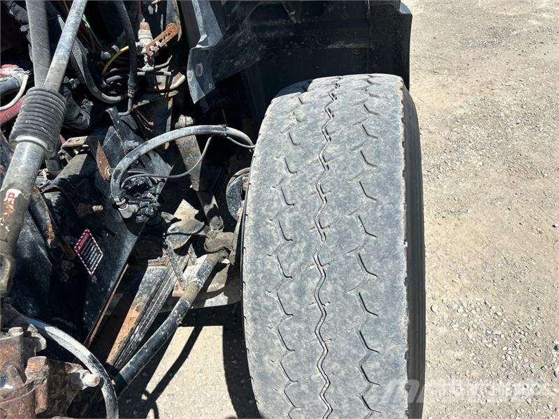 Mack GR64B Granite 8x4 Tri/A Dump Truck Kiper tovornjaki