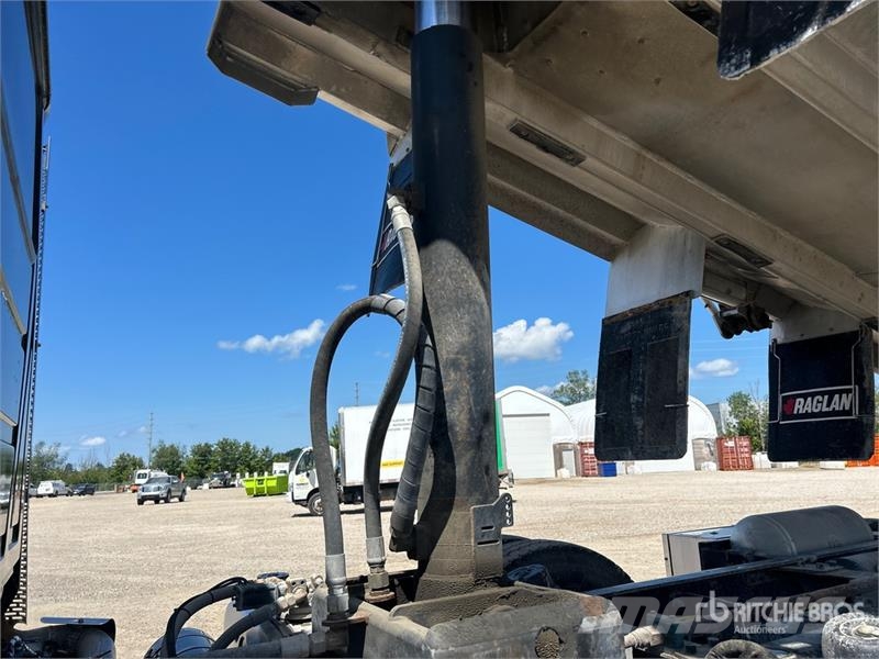 Mack GR64B Granite 8x4 Tri/A Dump Truck Kiper tovornjaki