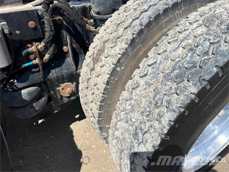 Mack GR64B Granite 8x4 Tri/A Dump Truck Kiper tovornjaki