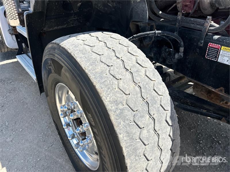 Mack GR64B Granite 8x4 Tri/A Dump Truck Kiper tovornjaki