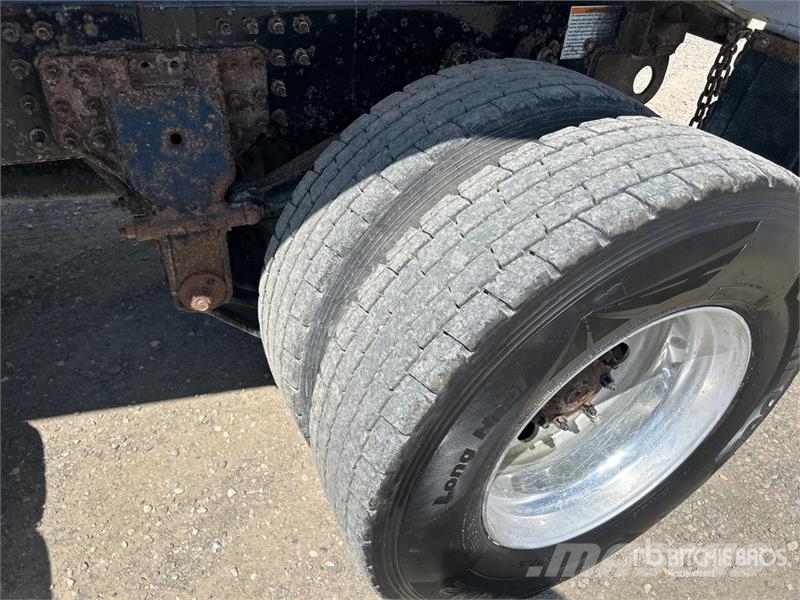 Mack GR64B Granite 8x4 Tri/A Dump Truck Kiper tovornjaki