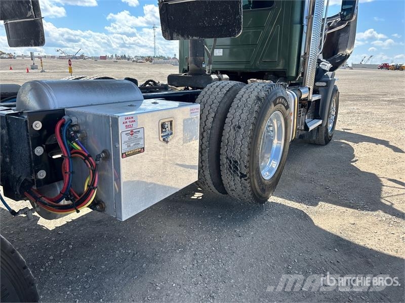 Mack GR64B Granite 8x4 Tri/A Dump Truck Kiper tovornjaki