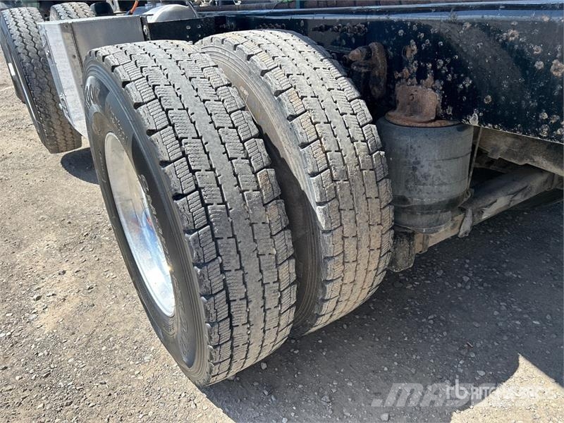 Mack GR64B Granite 8x4 Tri/A Dump Truck Kiper tovornjaki