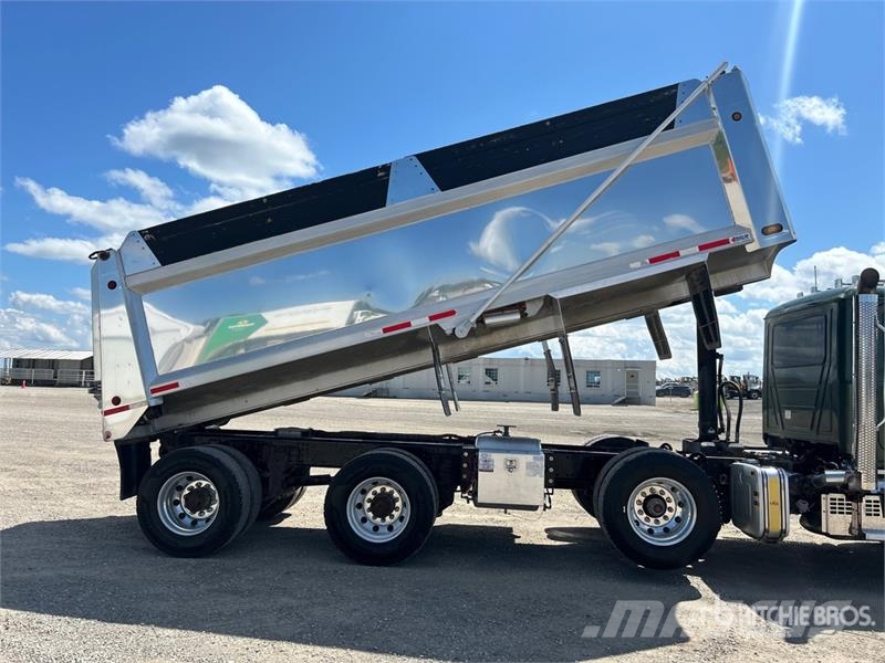 Mack GR64B Granite 8x4 Tri/A Dump Truck Kiper tovornjaki