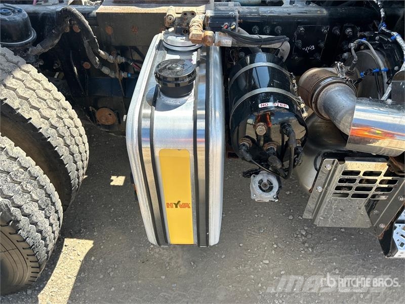 Mack GR64B Granite 8x4 Tri/A Dump Truck Kiper tovornjaki