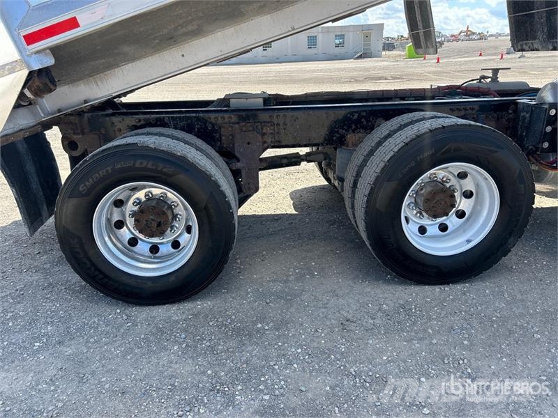 Mack GR64B Granite 8x4 Tri/A Dump Truck Kiper tovornjaki